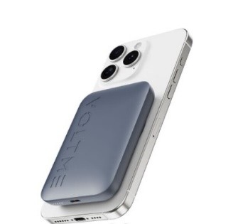  فولتمي - باور بانك شاحن لاسلكي مغناطيسي ببطارية سعة 5000mAh، يدعم الشحن اللاسلكي MagSafe بقوة 7.5W، بالإضافة إلى شحن سريع عبر USB-C بقوة 20W. 